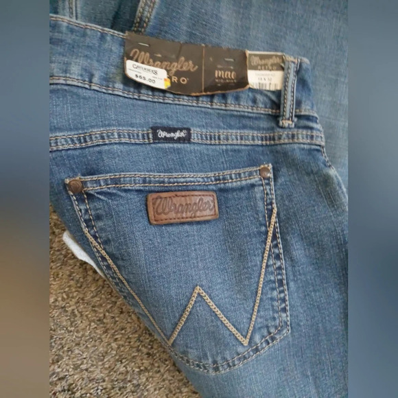 Wrangler Retro Mae Bootcut jeans Medium wash raw hem 19x32 - Picture 7 of 8